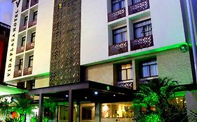 Vida Plaza Hotel